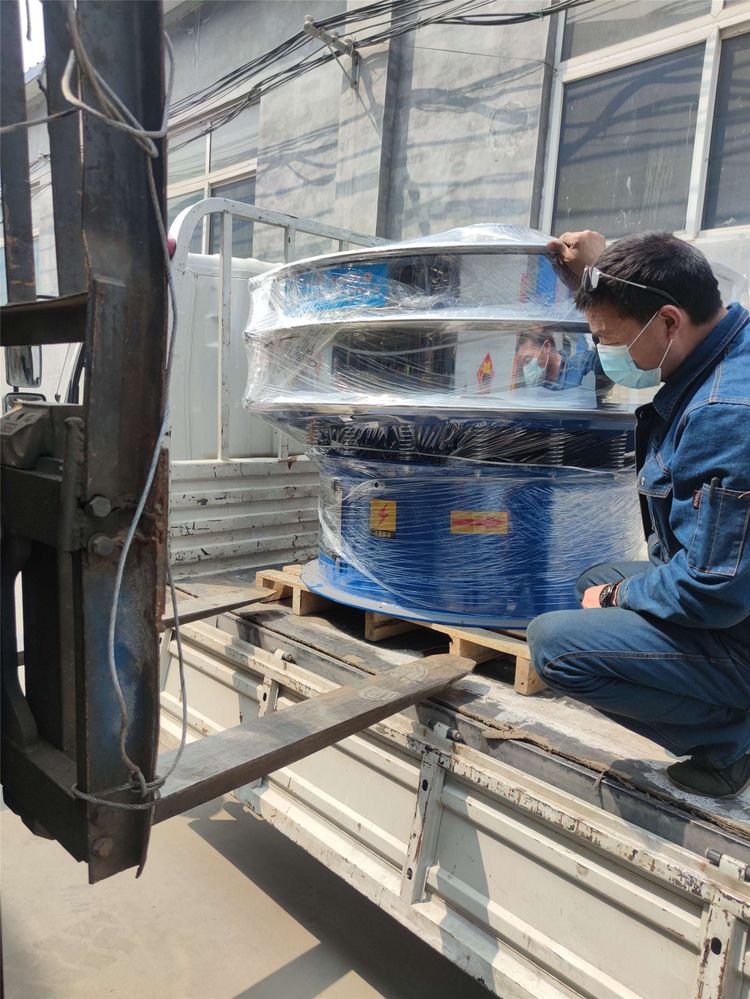 兩臺1500旋振篩，客戶急用，山東臨沂專車發(fā)貨！