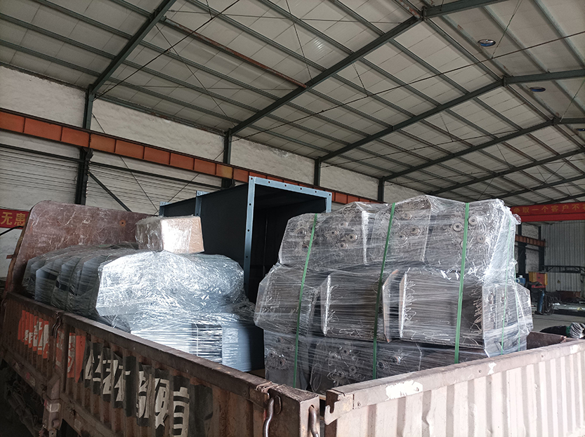 料斗NE100、鏈條、箱體發(fā)貨