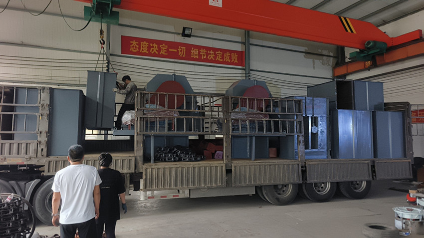 板鏈?zhǔn)教嵘龣C(jī)