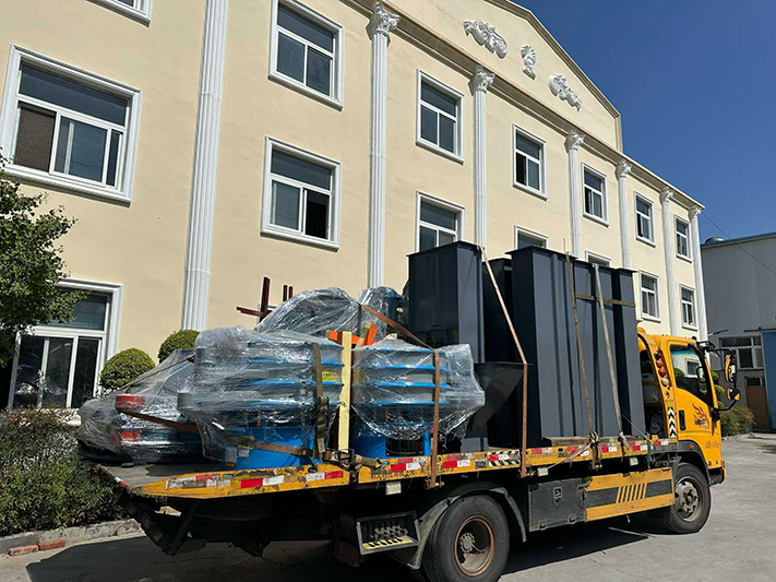 振動(dòng)料斗、提升機(jī)、旋振篩整車發(fā)貨