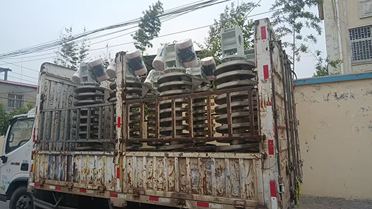 客戶(hù)定制一批垂直提升機(jī)發(fā)貨