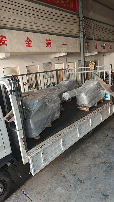 客戶定制5臺電磁給料機(jī)發(fā)貨