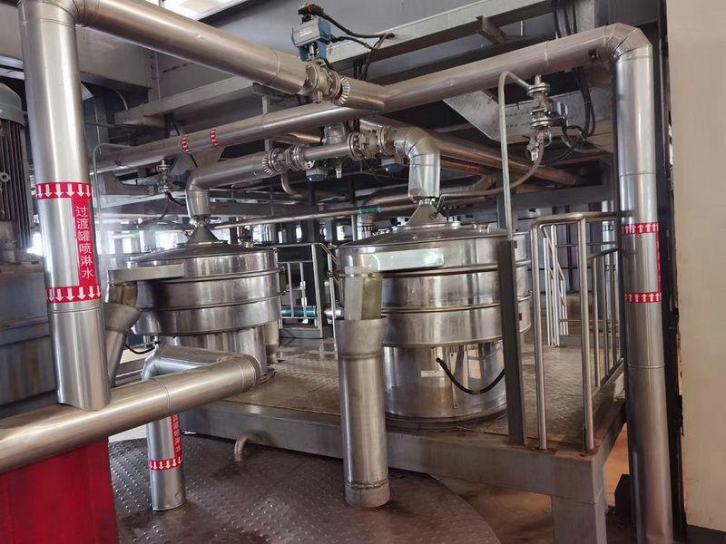 1200型不銹鋼旋振篩客戶(hù)使用設(shè)備現(xiàn)場(chǎng)