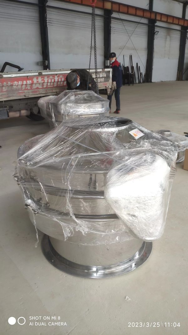 1000mm兩臺全不銹鋼和1200mm兩臺旋振篩已經安排專車發(fā)貨..