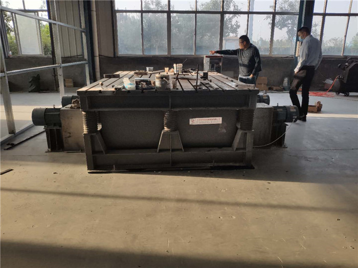 南通高頻振動(dòng)平臺(tái)客戶(hù)使用設(shè)備現(xiàn)場(chǎng)